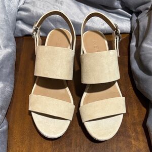 AEROSOLES Tan Sandals with Adjustable Strap